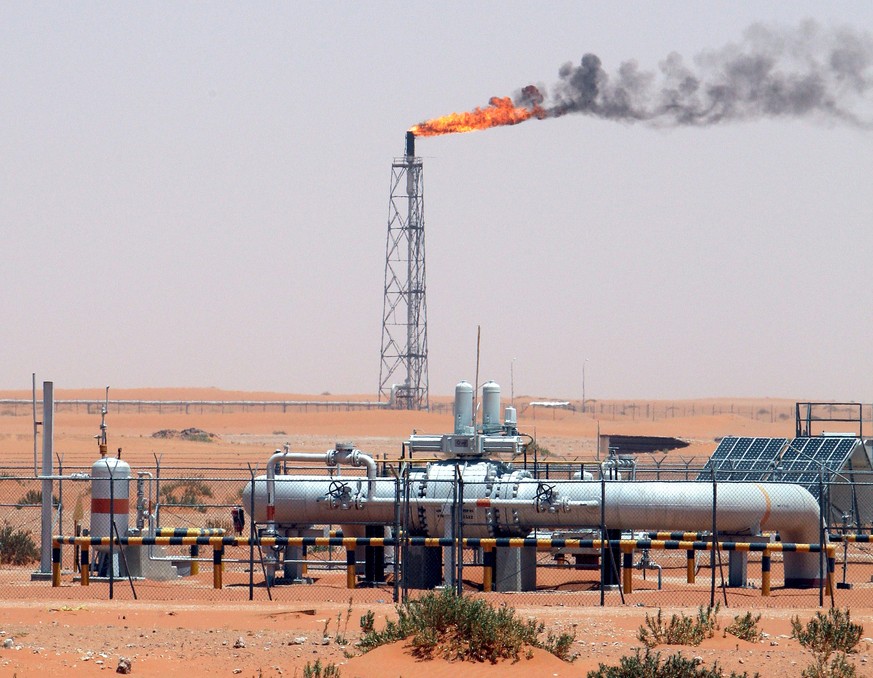 epa07968924 (FILE) - An image showing a gas flame behind pipelines in the desert at Khurais oil field, about 160 km from Riyadh, Kingdom of Saudi Arabia, 23 June 2008 (reissued 03 November 2019). Acco ...