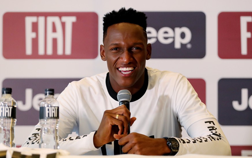 epa06884360 Colombia&#039;s national soccer team player Yerry Mina speaks during a press conference, in Bogota, Colombia, 12 July 2018. Cuadrado expressed his happiners over the arrival of Portuguese  ...
