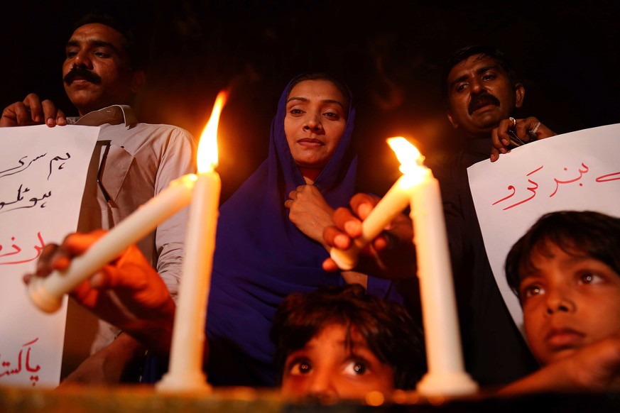 epa07520426 People light candles as they condemn the deadly bomb blasts in Sri Lanka, during a protest in Karachi, Pakistan, 21 April 2019. According to police at least 207 people were killed and more ...