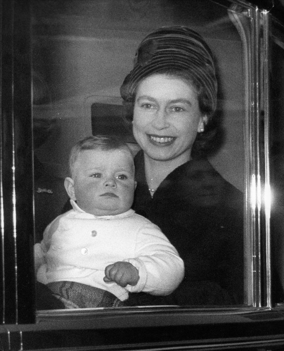 Andrew und seine Mutter 1961.