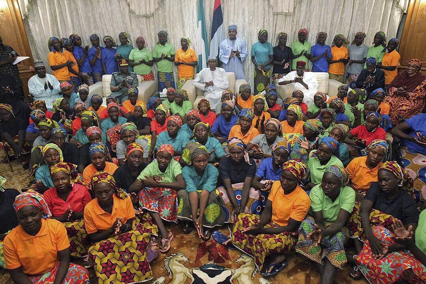 epa05949278 A handout photo made available by the Nigerian Government showing some of the 82 released Chibok girls meeting Nigerian President Muhammadu Buhari (C) in Abuja, Nigeria 07 May 2017. The gi ...
