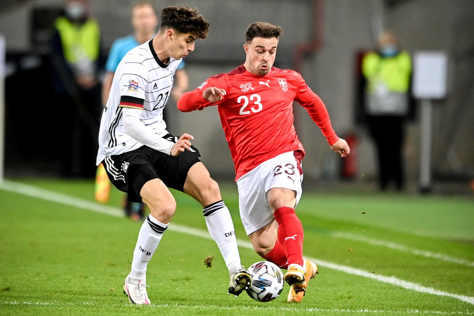 epa08741566 Germany&#039;s Kai Havertz (L) in action against Switzerland&#039;s Xherdan Shaqiri (R) during the UEFA Nations League group stage, league A, group 4 soccer match between Germany and Switz ...