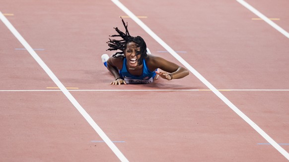 epa07880679 English Gardner of the United States falls to the track due to an injury in the women&#039;s 100m semi finals at the IAAF World Athletics Championships 2019 at the Khalifa Stadium in Doha, ...