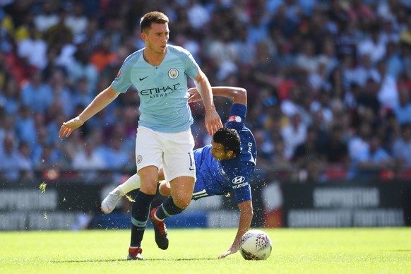 epa06929326 Manchester City&#039;s Aymeric Laporte (L) vies for the ball with Chelsea&#039;s Pedro during the FA Community Shield match between Chelsea FC and Manchester City at Wembley Stadium in Lon ...