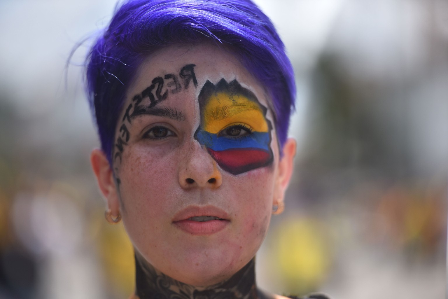 epaselect epa09172715 A women participates in a new day of protest against the tax reform as International Workers&#039; Day is commemorated in Cali, Colombia, 01 May 2021. Opposition congressmen and  ...