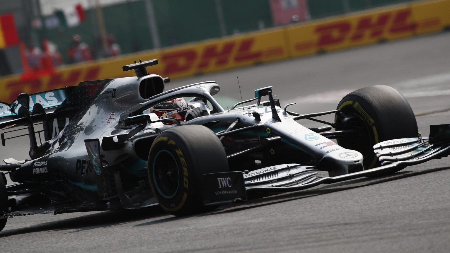 epa07954793 British Lewis Hamilton of Mercedes competes during the Mexican Grand Prix at the Hermanos Rodriguez Racetrack in Mexico City, Mexico, 27 October 2019. EPA/JOSE MENDEZ