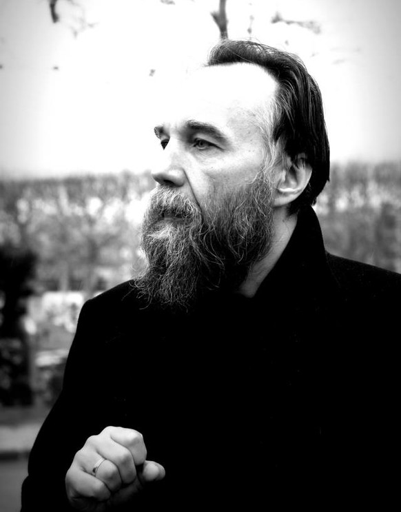 Alexander Dugin will die Sowjetunion wieder auferstehen lassen; Deutschland und Japan sollten Verbündete werden und so ein Gegengewicht zu den verhassten Angelsachsen bilden.