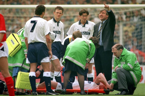 18 May 1991 Wembley - FA Cup Final - Nottingham Forest v Tottenham Hotspur, Tottenham manager reorganises his team as Paul Gascoigne is put on a stretcher by paramedics - Paul Stewart (7), Steve Sedge ...